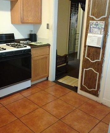 5th image of 1661 Genevieve St