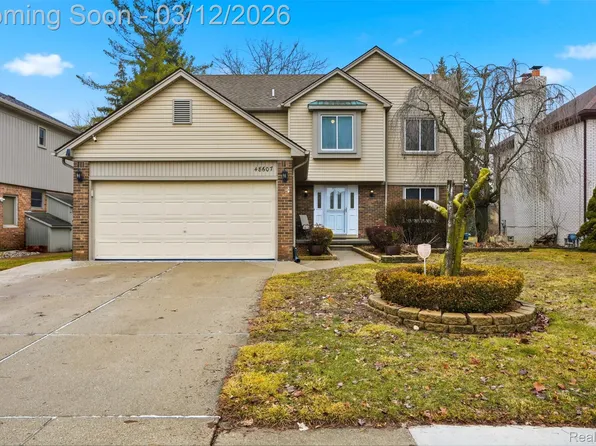 48607 Presidential Dr, Macomb, MI 48044