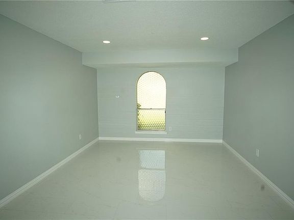 4th image of 2114 Kent Dr