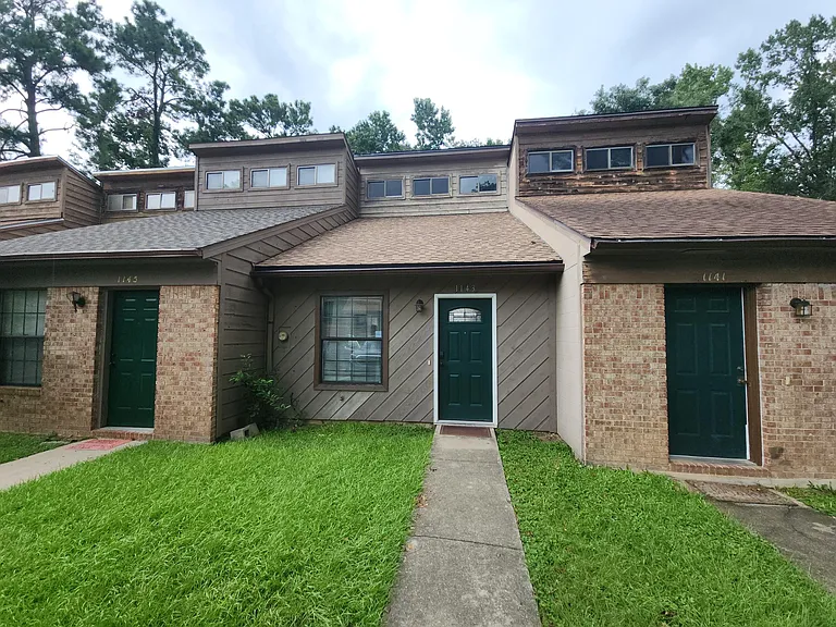 1143 Ocala Rd — Photo 2
