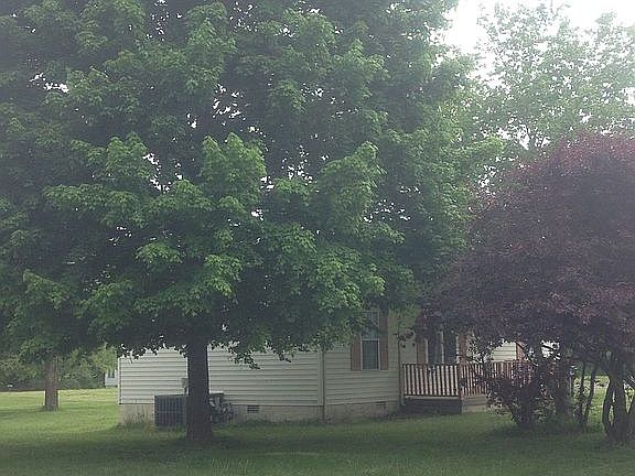 5th image of 1002 E Railroad St