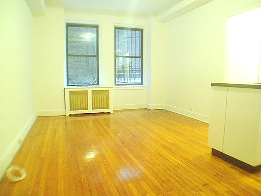 Rented by City Connections Realty | media 2