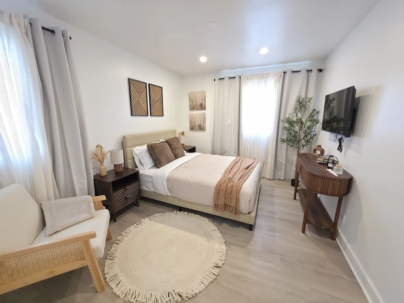 4 bed, 1500 sqft, $6,800 — Photo 1