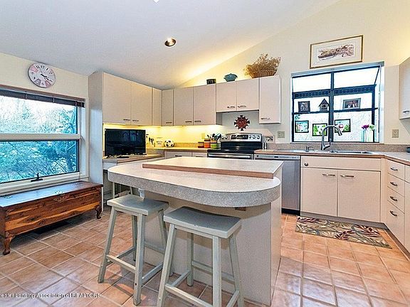 ST. CHARLES KITCHEN