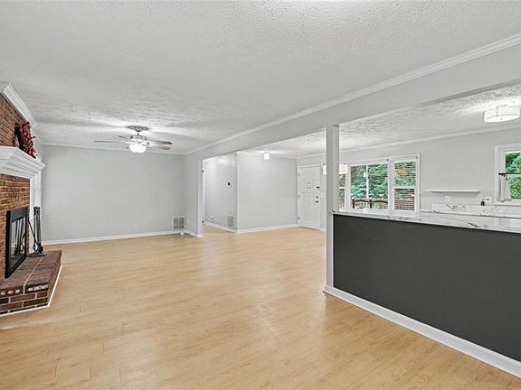 4th image of 345 Hickory Hills Dr