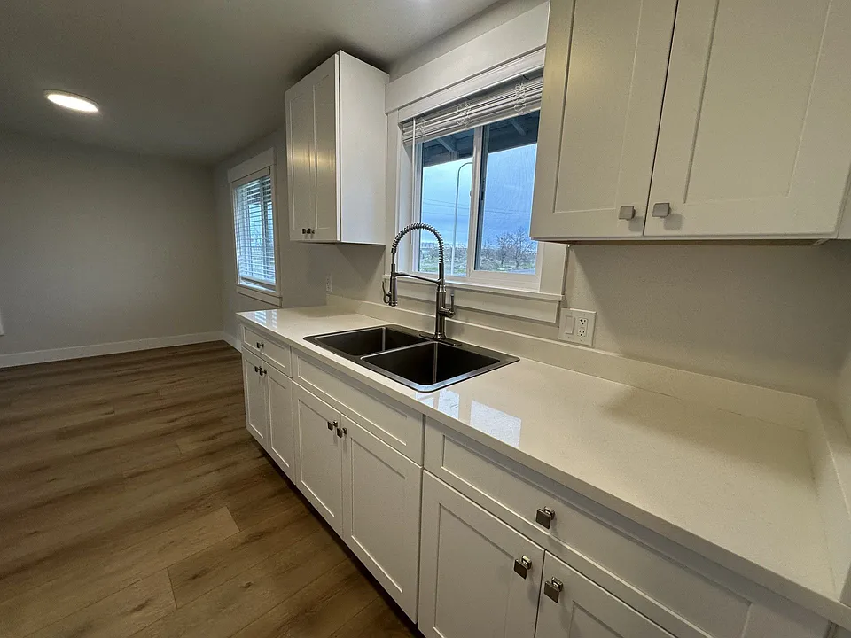 Fully Remodeled 2 Bedroom 1 Bath Units