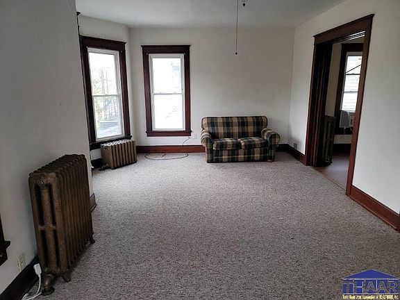 2nd image of 909 S 5th St