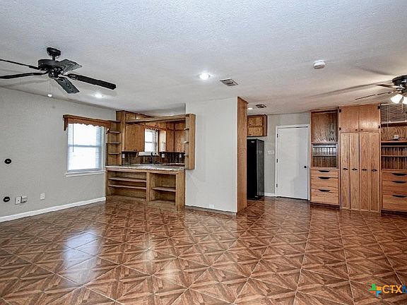 4th image of 1101 Rhonda Lee St