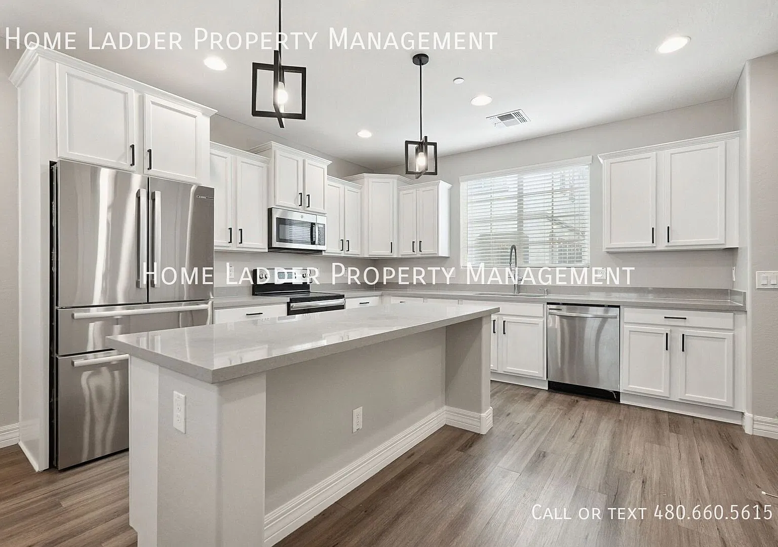 Stunning 3 Bed, 2.5 Bath Townhouse in Gilbert - The Lakes at Annecy — Photo 2