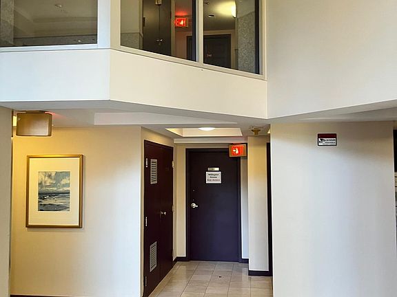 4th image of 4505 Hazel St #1305