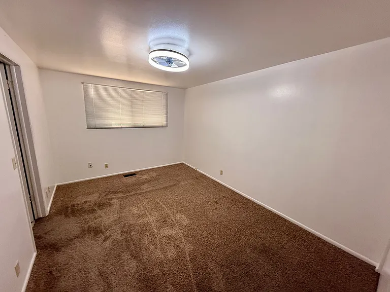 972 E Larkspur Dr — Photo 9