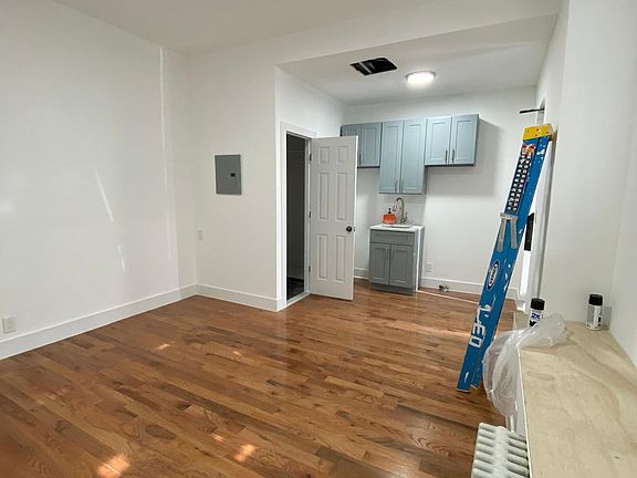 4th image of 63 Saint Johns Pl APT 1