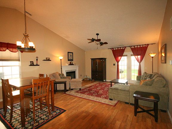 3rd image of 6693 Wimbledon Dr
