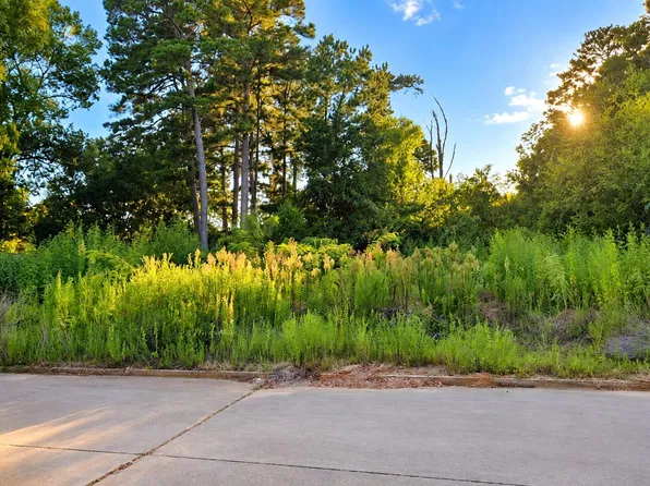 900 Tristan Ln, Longview, TX 75604