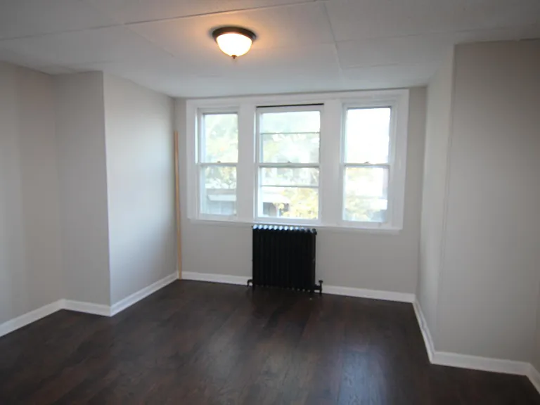 226 Linton St — Photo 8