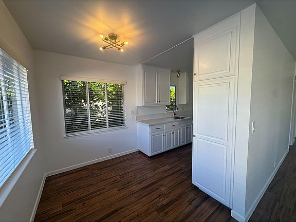 2nd image of 2119 De La Vina St #G