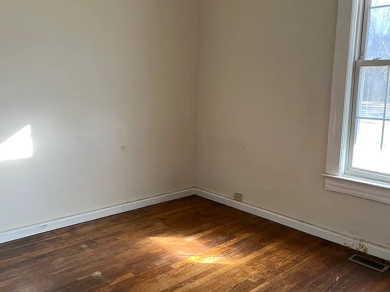 509 N Mecklenburg Ave — Photo 7