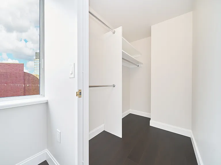 160 Riverside Blvd #21F — Photo 15