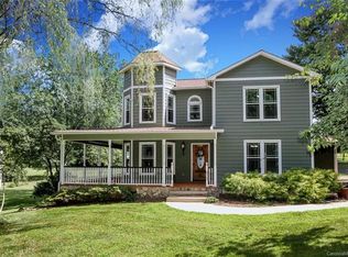 3944 Den Dr, Hickory, NC 28602