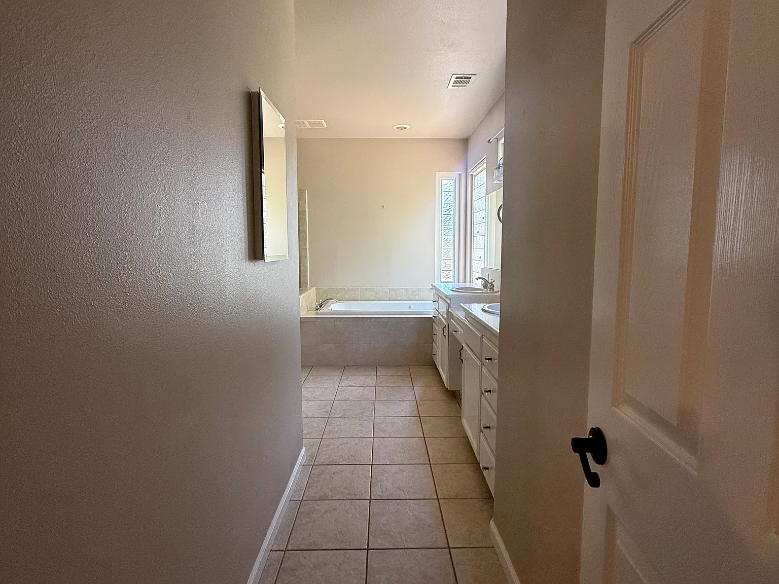 3 bed, 2030 sqft, $1,350 — Photo 3