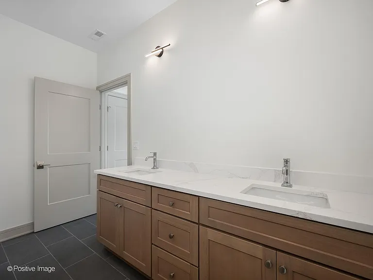 3202 N Racine Ave #205 — Photo 11