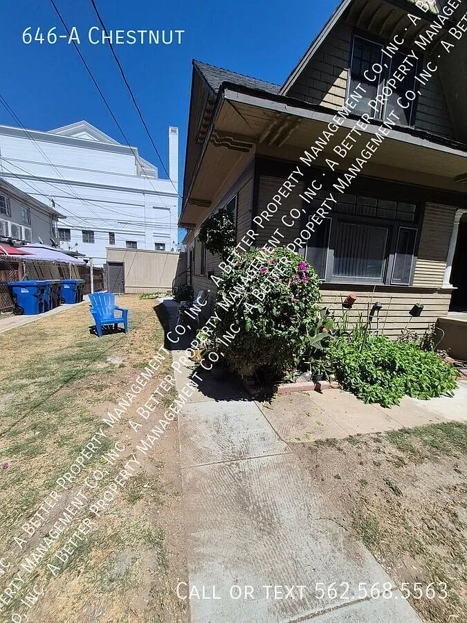 Large 2 Story Backhouse - Front Porch, Newly Updated W/ Garage Spaces Available! — Photo 2