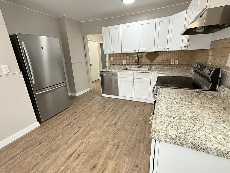7331 Drexel St — Photo 16