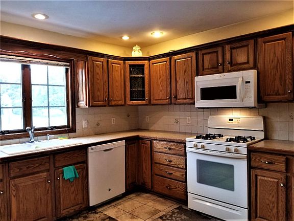 4th image of 4114 Sunset Dr