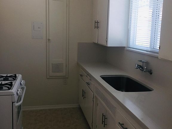 3rd image of 148 N Pass Ave APT 4