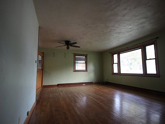 5th image of 404 W McConnell St
