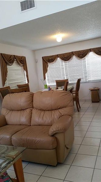 1st image of 340 Somerset Way