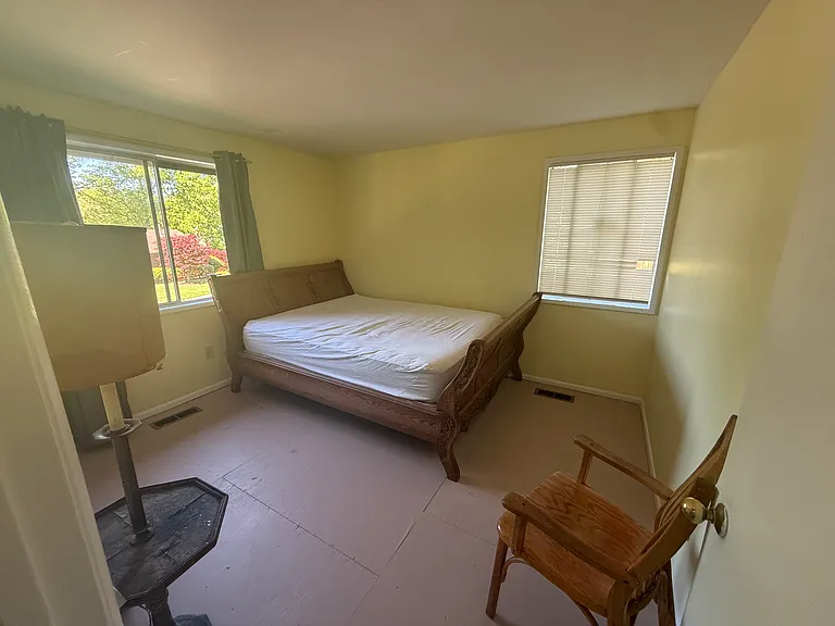 8810 Burbank Rd — Photo 4