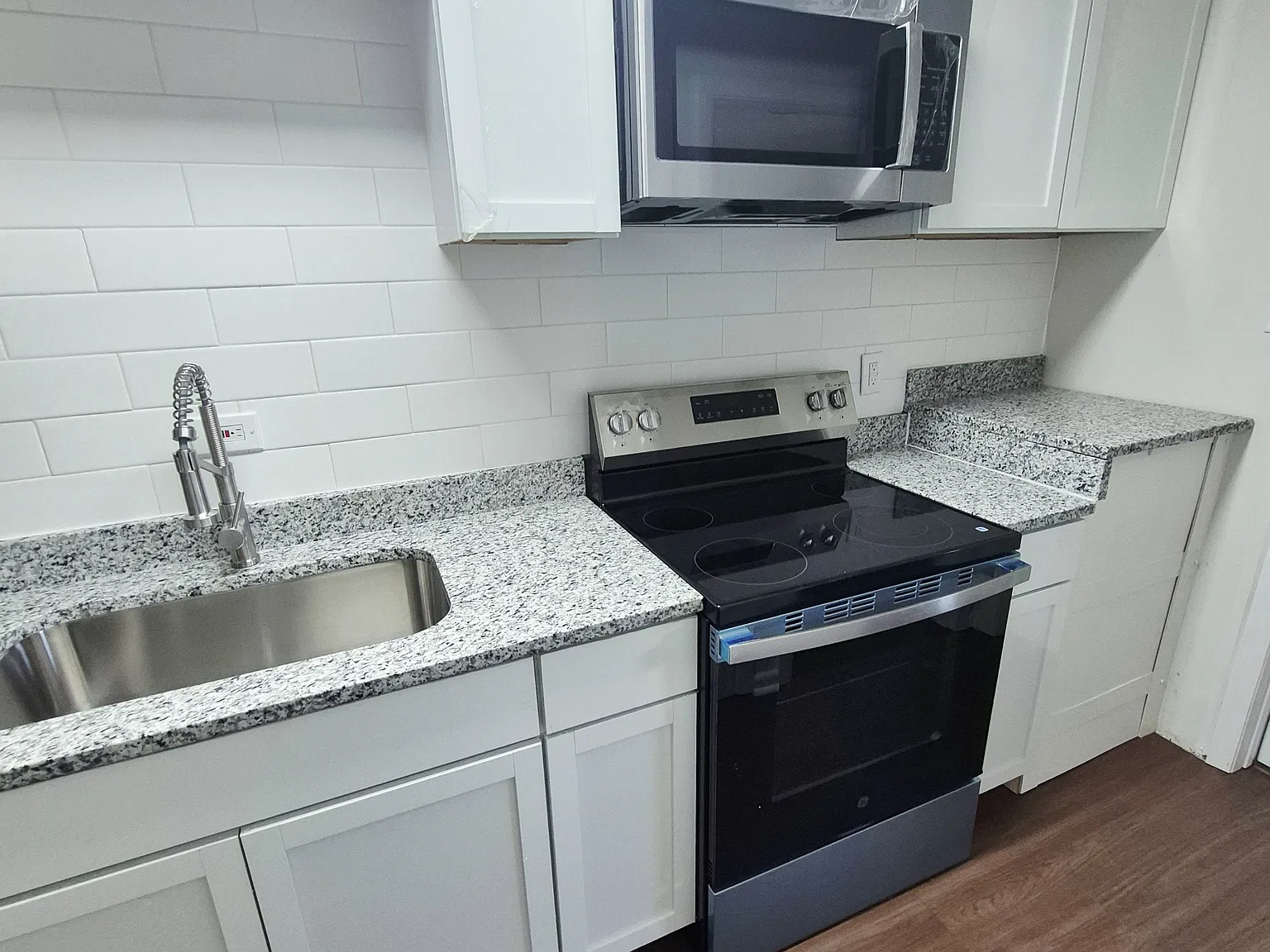 928 Whitestone Drive - 2 — Photo 3