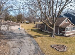 10440 Ruthmere Ave, Grosse Ile, MI 48138