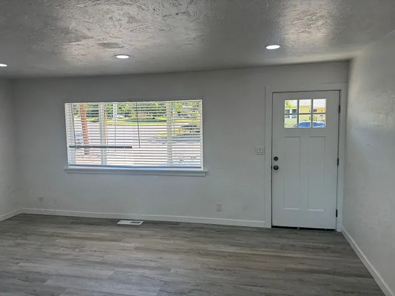 407 Oregon Ter — Photo 14