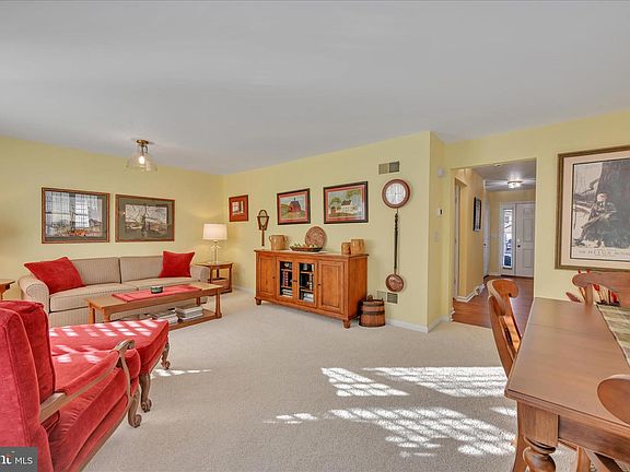 5th image of 4068 Laurel Ln