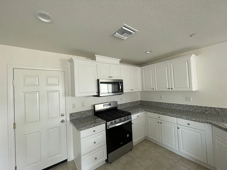 7709 Terra Manor St — Photo 4