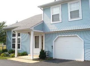 303 Whitewood Dr, Streamwood, IL