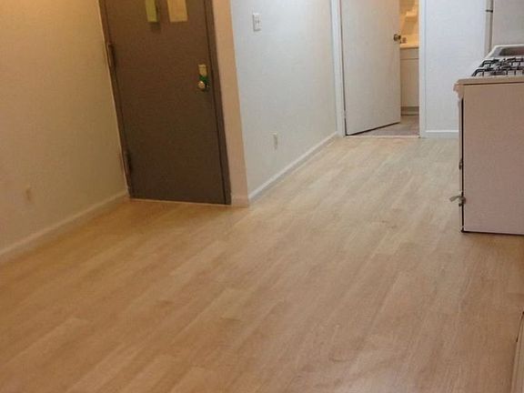 3rd image of 129 Allen St #4C