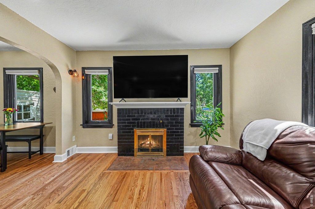 520 W Mountain Ave