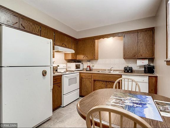 5th image of 136 7th Ave S #1