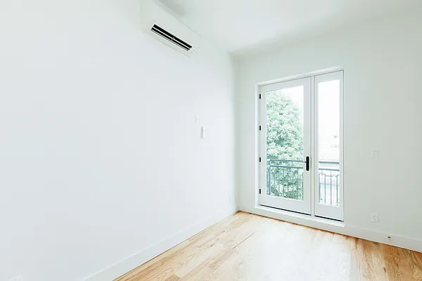 Rented by Nooklyn NYC LLC | media 44