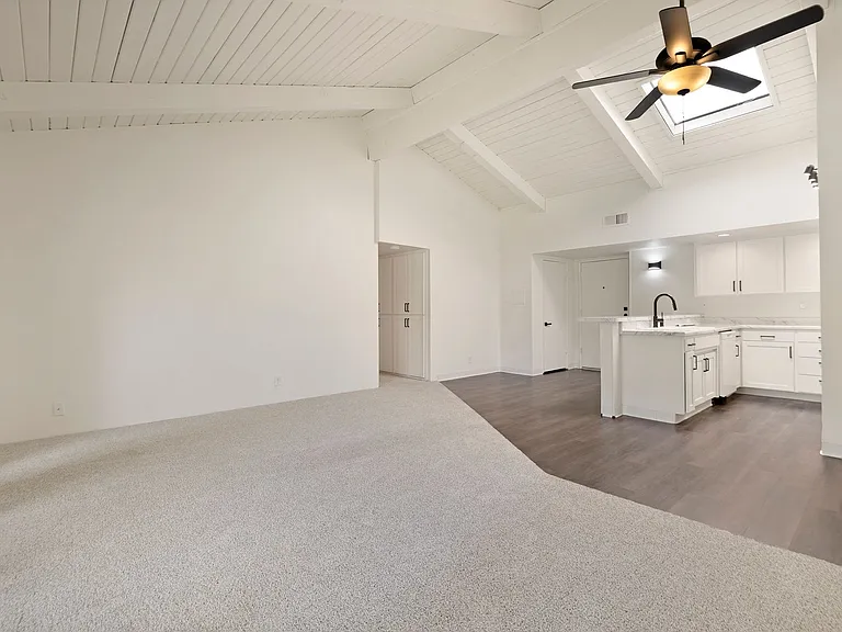 Villa Del Mar Apartments — Photo 38