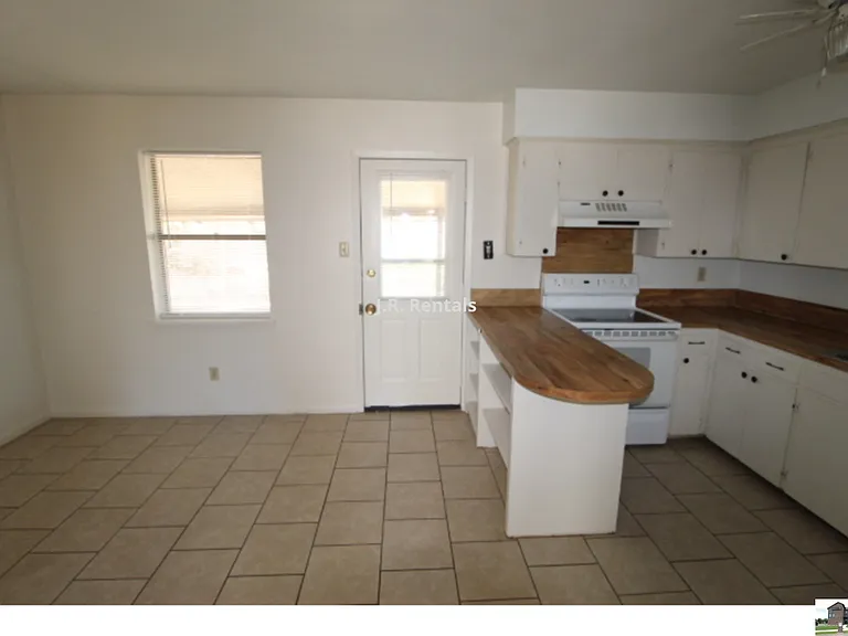 803 Michelle Dr — Photo 9