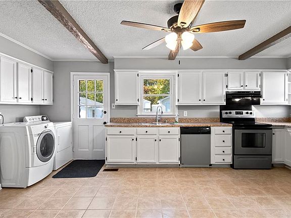 3rd image of 3807 Flint St