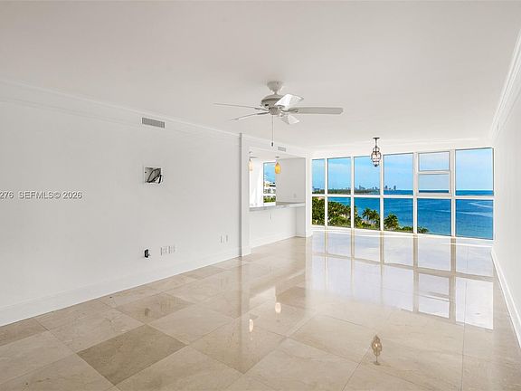 3rd image of 600 Grapetree Dr APT 11DN