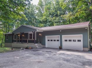 21 Rafkind Rd, Bloomingdale, NJ 07403