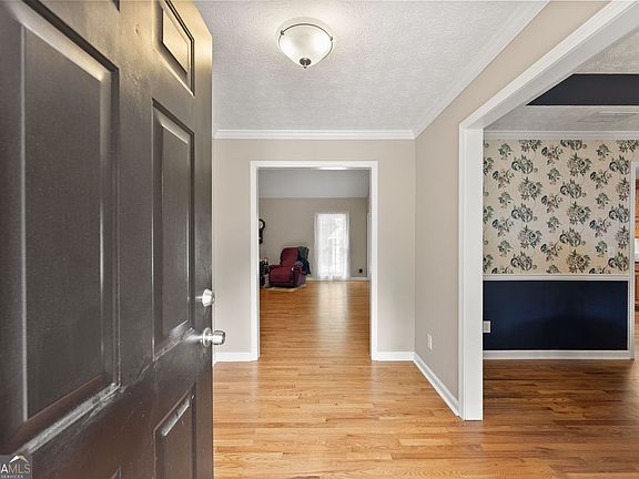 5th image of 1194 Foster Rd