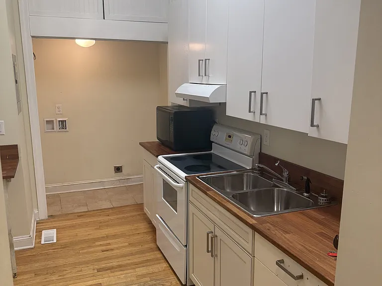 912 Oak St #1 — Photo 6