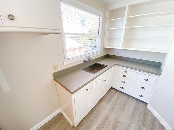 4th image of 1505 Berkeley Way